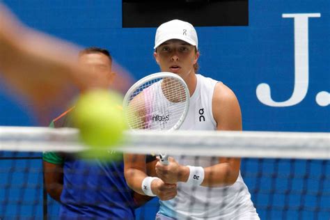 Swiatek storms past qualifier to reach third round.